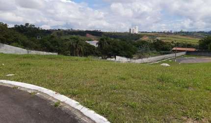 TERRENO EM DECLIVE NO CONDOMÍNIO ALTOS DA QUINTA