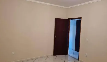 CASA TERREA NO RESIDENCIAL MANTIQUEIRA COM 3 DORMITÓRIOS