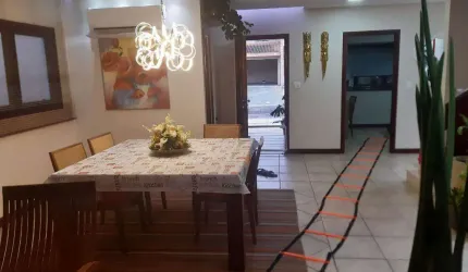 SOBRADO COM 4 DORMITÓRIOS  PARTE ALTA DO JARDIM DAS COLINAS