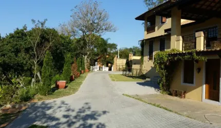 Chácara com 4 dormitórios para alugar, 10000 m² por R$ 6.071,00/mês - Jardim Torrão de Ouro - São José dos Campos/SP