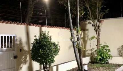 CASA AMPLA EM UM BAIRRO MUITO VALORIZADO .