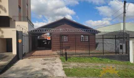 Vendo casa 03 dormitórios localizada no Bairro Tingui &#x2013; Curitiba