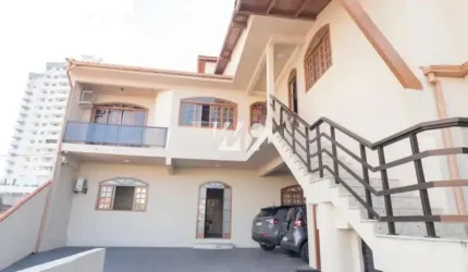 Casa com 5 Dormitórios