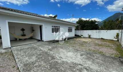 Casa com 3 Dormitórios Sendo 1 Suíte
