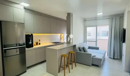 Apartamento com Piscina e 2 Quartos em Aririú