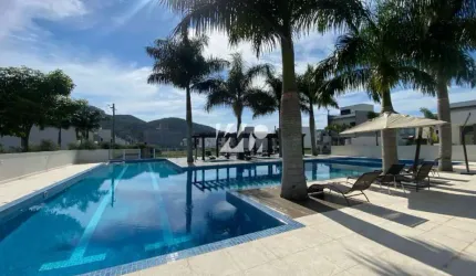Casa 3 Quartos com 1 Suíte - Condomínio Fechado