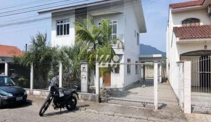 Casa 3 quartos e uma suíte - Centro Palhoça