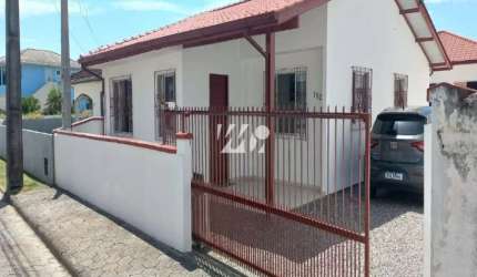 Terreno com duas Casas uma com 2 dormitórios