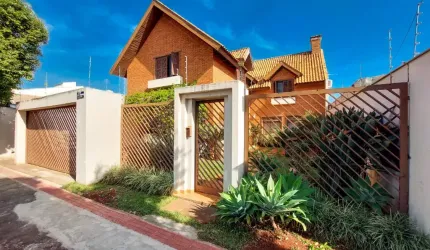 Maravilhoso Sobrado com 5 quartos | 380 m² | Excelente localização