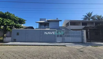 Linda casa a apenas 50 metros do da praia