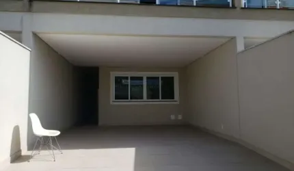 Casa Sobrado com 3 suítes - Rua Iepe.