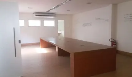 PRÉDIO COM SALAS COMERCIAS, HÁ 200 METROS DO METRÔ BORBA GATO.