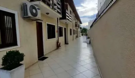 Casa em Condomínio Fechado Travessa da Av. Nossa Senhora do Sabará.