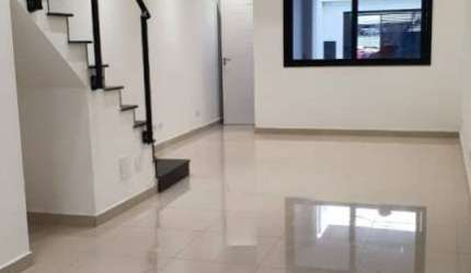 SOBRADO NOVO COM FINO ACABAMENTO NA VILA ISA.