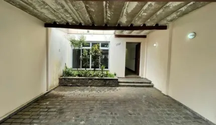Sobrado 300 metros do Parque da Aclimação com 3 dormitórios 1 suite 2 vagas