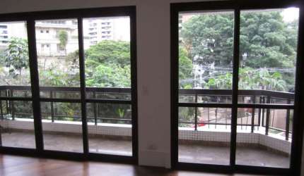 Apartamento Vila Nova Conceição com 3 suítes 3 vagas apenas 400 metros do Parque do Ibirapuera