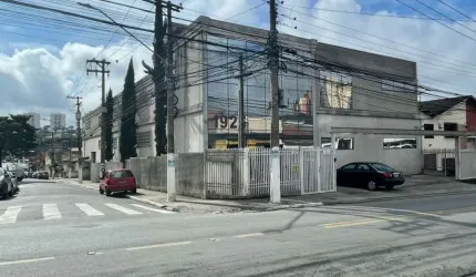 GALPÃO COM FINO ACABAMENTO NO MELHOR DA AV. CUPECÊ !