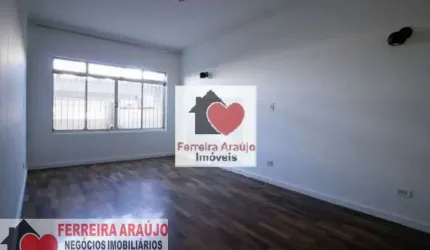 CONFORTÁVEL SOBRADO LOCALIZADO HÁ 50 METROS DA RUA DAS FLECHAS.