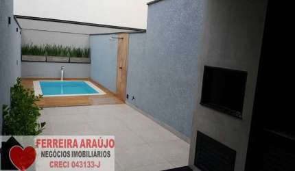 Sobrado Novo com Piscina: Conforto e Lazer Próximo à Av. Cupecê