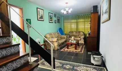 SOBRADO CONFORTÁVEL NA REGIÃO DO JARDIM PRUDÊNCIA!