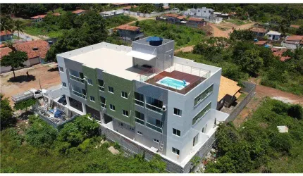 Apartamento com excelente acabamento e vista mar permanente.