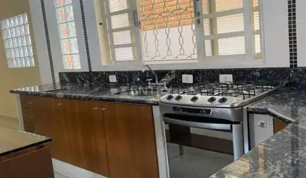 Casa Térrea à venda e Permuta, com área total  305m² na vila municipal no centro de Jundiaí