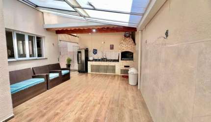 EXCELENTE SOBRADO COM 3 DORMITÓRIOS, SALA 2 AMBIENTES, COZINHA, ÁREA GOUMET, IMÓVEL RICO EM MÓVEIS PLANEJADOS, 146M2, LOCALIZADO EM CONDOMÍNIO NO BAIRRO MEDEIROS, JUNDIAÍ-SP.  ACEITA PERMUTA POR APART