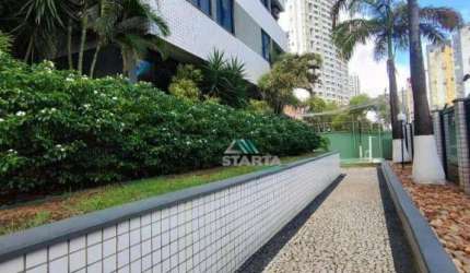 Apartamento de 108m² no Cocó. Condomínio com piscina, deck, churrasqueira e quadra.