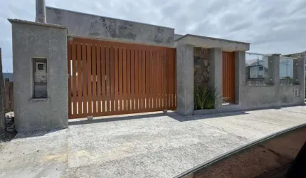 Casa 4 Dormitórios à venda no Bairro São Francisco com 120 m² de área privativa - 2 vagas de garagem