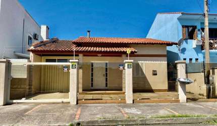 Casa 3 Dormitórios à venda no Bairro Centro com 128 m² de área privativa - 3 vagas de garagem