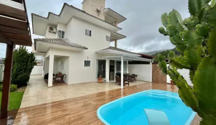 Casa com 3 quartos à venda na Ivete Monteiro Texeira, 51, Fazenda da Armação, Governador Celso Ramos por R$ 1.999.000