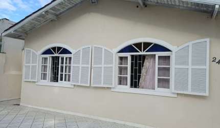 Casa com 3 quartos à venda na Rua Paula Ramos, 246, Capoeiras, Florianópolis por R$ 800.000