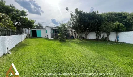 Se procura um lar confortável e bem localizado, essa casa é para você!