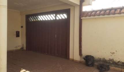 CASA COM 3 DORMITÓRIOS