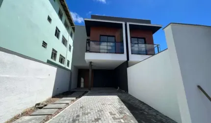 Casa com 3 dormitórios à venda, 123 m² por R$ 690.000,00 - Floresta - Joinville/SC