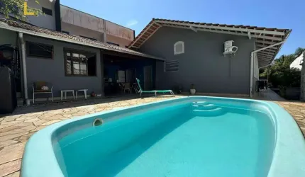 Casa com 4 dormitórios à venda, 188 m² por R$ 890.000,00 - Santo Antônio - Joinville/SC