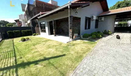Casa à venda no Saguacu em Joinville, por 1.399.000