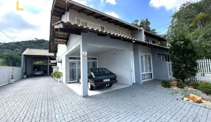 Casa à venda no Bairro América em Joinville, por R$ 1.800.000,00