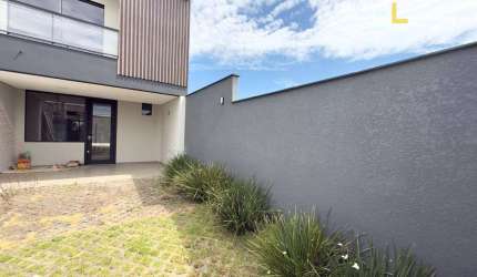 Casa à venda no Iririu, por 528 mil