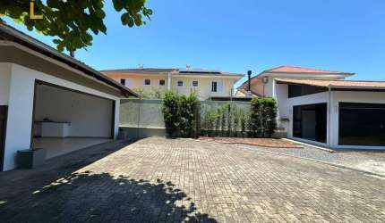 Casa com 3 dormitórios à venda, 142 m² por R$ 880.000,00 - Bom Retiro - Joinville/SC