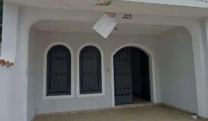 Sobrado para Venda em Caraguatatuba, Centro, 2 dormitórios, 2 banheiros, 1 vaga