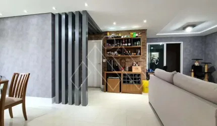 Venda de sobrado com 3 suítes e piscina no Condomínio Villagio Santana