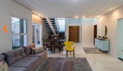Vende-se Lindo Sobrado em condomínio fechado.