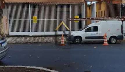 Sobrado com Ponto Comercial na Av. Independência, Taubaté