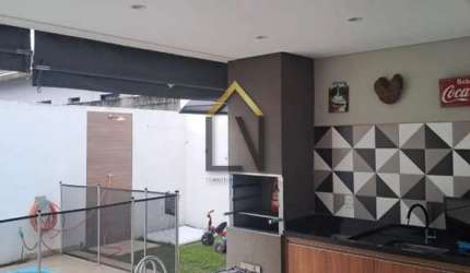 Sobrado com Piscina em Condomínio Fechado – Conforto e Segurança