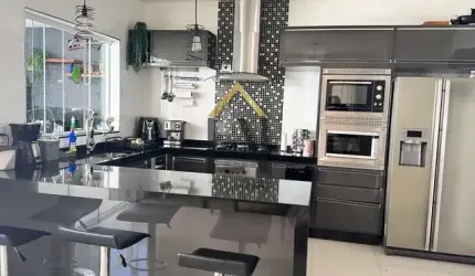 Sobrado com 3 dorms. e suíte Master com hidromassagem e 220m² no Tecoara
