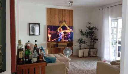 Vende-se Sobrado com 3 dormitórios,1suíte, área gourmet com piscina e 270m²