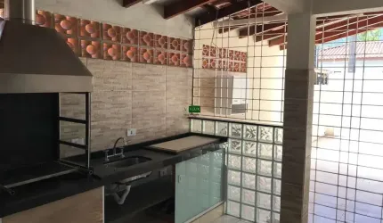 Casa para locação Centro, Caraguatatuba-Sp  A casa possui 4 quartos