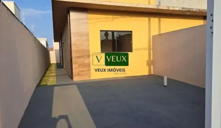 Compre casa com 2 dormitórios sendo 1 suíte. Bairro golfinho Caraguatatuba