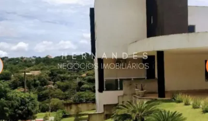 Casa de alto padrão disponível para venda em condomínio fechado!